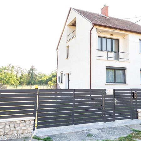 Horvath Apartman Fertőd Exteriör bild