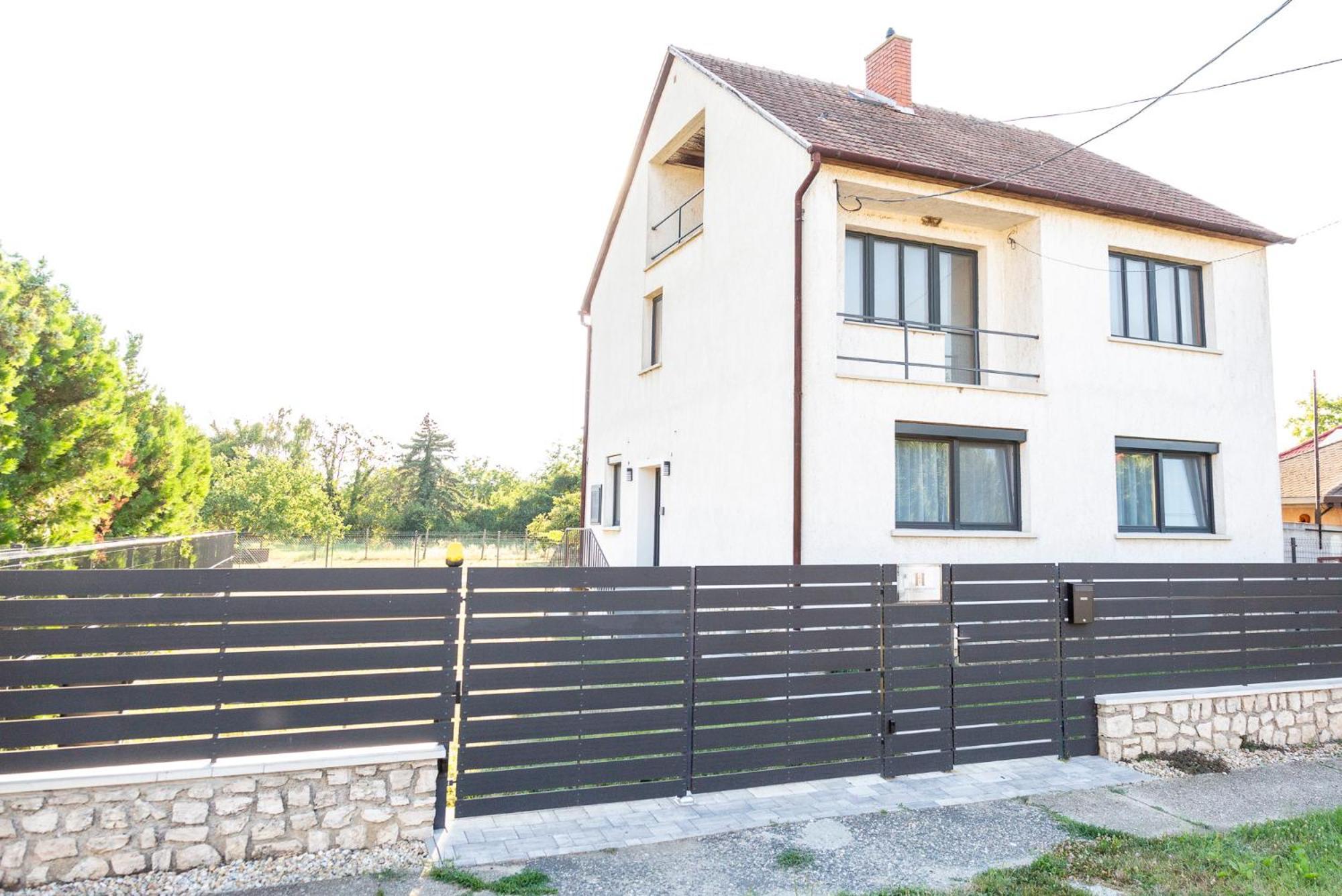 Horvath Apartman Fertőd Exteriör bild